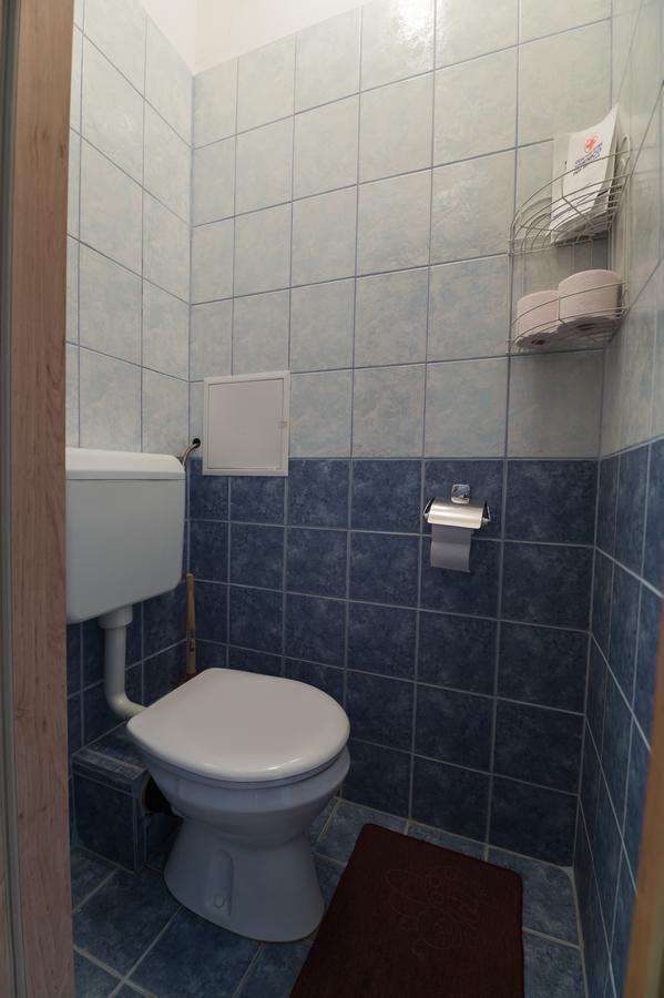 Lujzi Apartman Eger Exterior foto