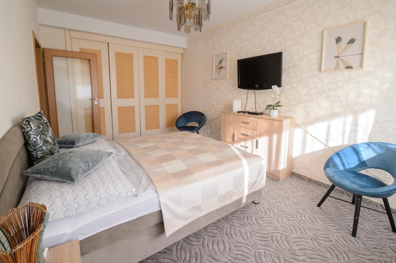 Lujzi Apartman Eger Exterior foto