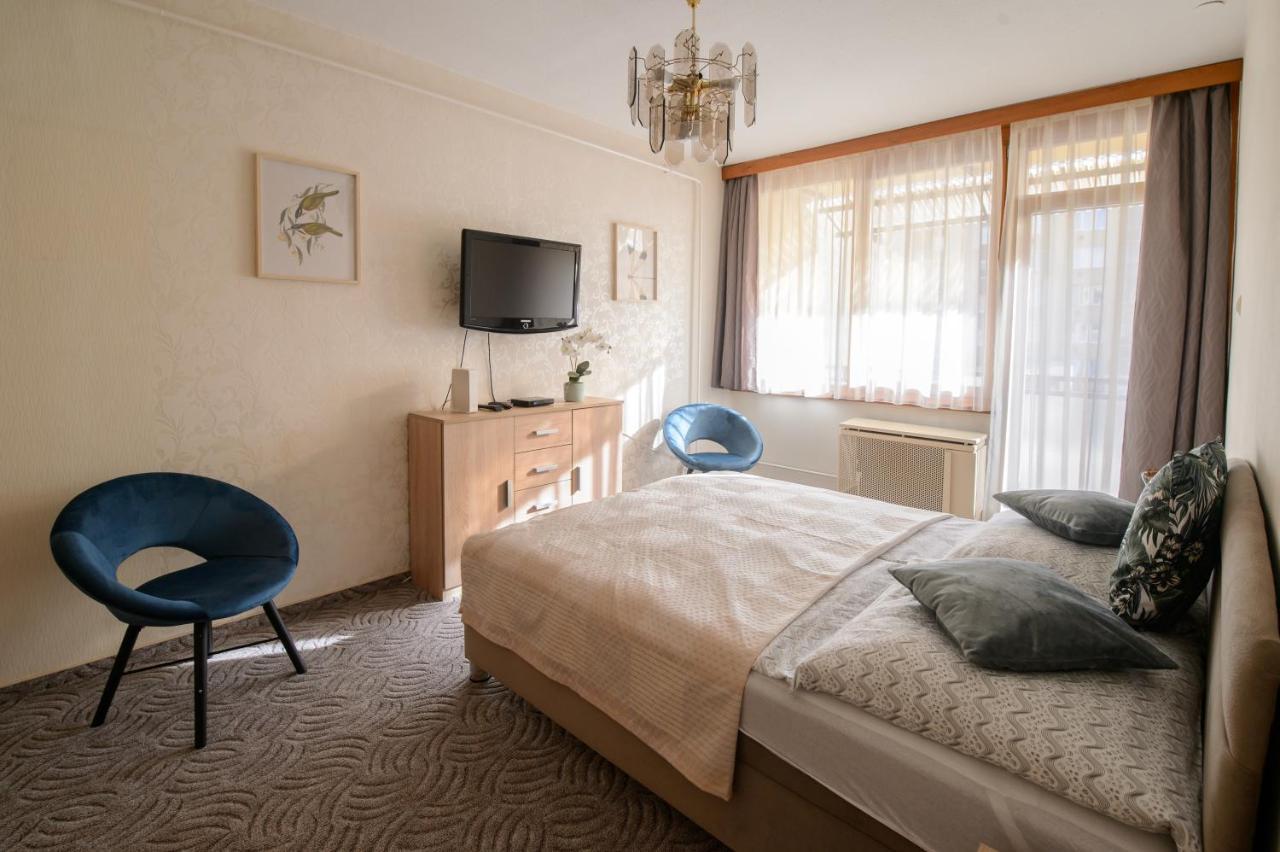 Lujzi Apartman Eger Exterior foto